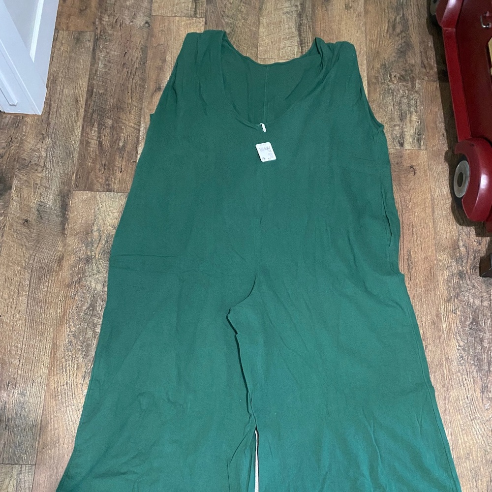 Women's Sleeveless Wide-Leg Jumpsuit in Forest Green